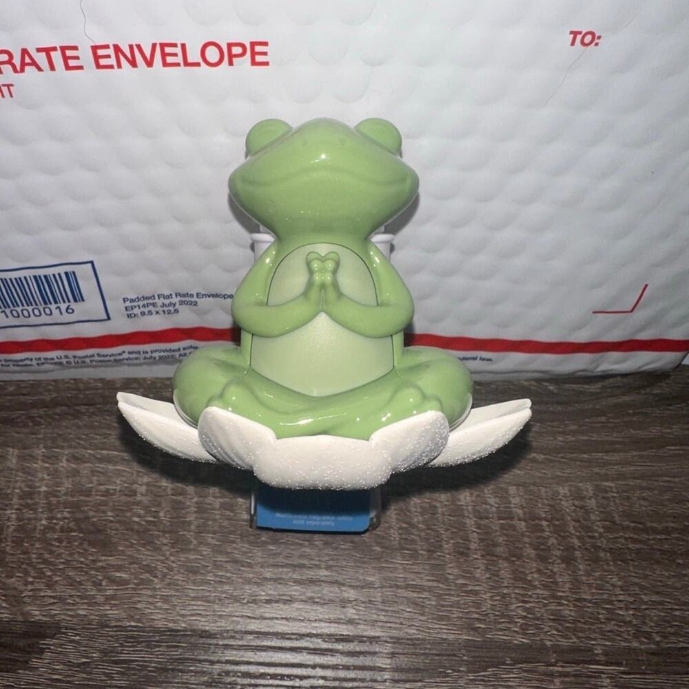 Bath and body works Frog‎ wallflower plug in